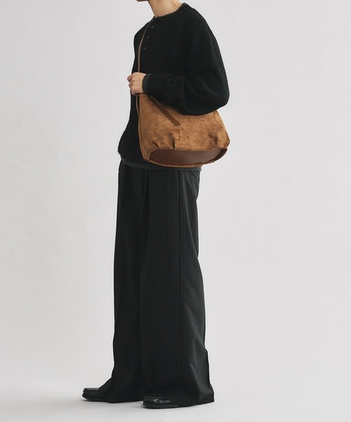 SELLE GLANT（セレグランテ）の「SUEDE LIKE DESIGN SHOULDER BAG / スエードライクデザインショルダーバッグ（ショルダーバッグ・メンズ・ダークブラウン/ベージュ/ネイビー/ブラック・FREE）」の18枚目の写真