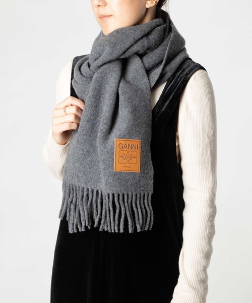 GANNI（ガニー）の「GANNI Double Face Wool Solid Scarf ガニー ダブルフェイス ソリッド  スカーフ（ストール/ショール・レディース・グレー系1/ネイビー・FREE）」の4枚目の写真
