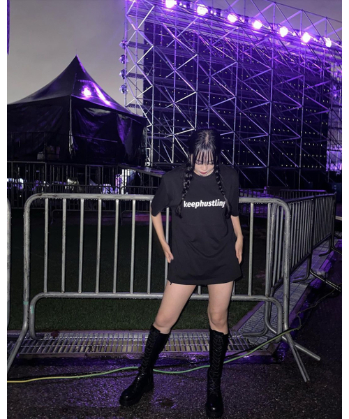 KEEPHUSTLING(キープハッスリング)の「オリジナルロゴ 半袖Tシャツ (ブラック)(Tシャツ/カットソー・レディース・ブラック・MEDIUM/LARGE)」の5枚目の写真