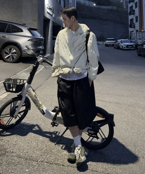 PLACESTUDIOMAN（プレイススタジオメンズ）の「フードパーカーストリングツーウェイジップアップナイロンウィンドブレーカー[ベージュ]（ナイロンジャケット・メンズ・Beige・FREE）」の11枚目の写真
