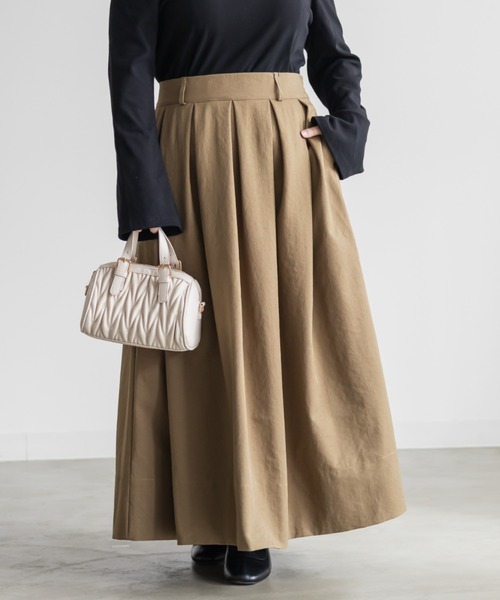 CLETTE(クレット)の「CLETTEオリジナルタックロングスカート(スカート・レディース・ベージュ/ブラック・LL/4L/3L)」の2枚目の写真