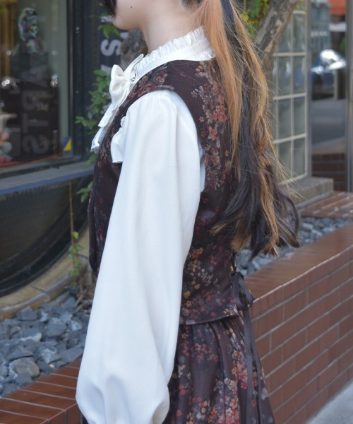 axes femme(アクシーズファム)の「フローラルプリントベスト(ベスト・レディース・パープル/ブラウン・FREE)」の4枚目の写真