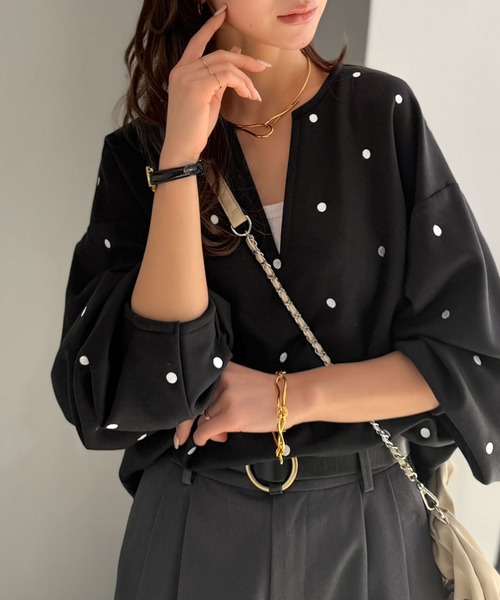 Classical Evon(クラシカルエヴォン)の「【Classical Evon】甘さ抑えて品よく映える。ドット刺繍袖ぽわんキーネックダンボールトップス(長袖)(Tシャツ/カットソー・レディース・ベージュ/ブラック/グレー・LARGE/MEDIUM/SMALL/X-LARGE)」の20枚目の写真