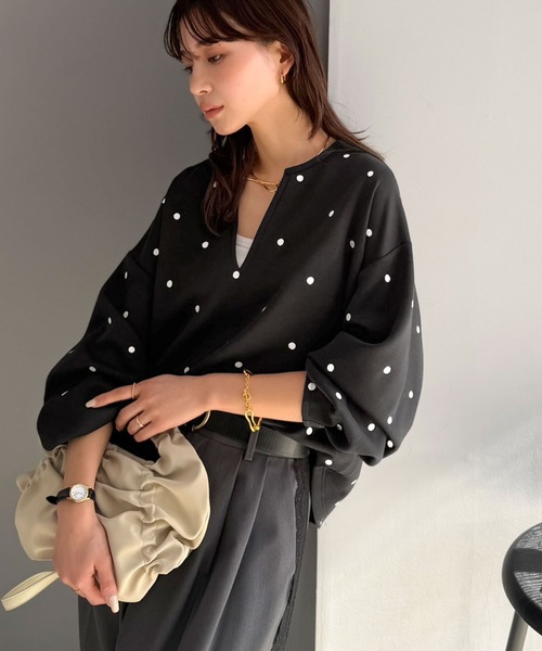 Classical Evon(クラシカルエヴォン)の「【Classical Evon】甘さ抑えて品よく映える。ドット刺繍袖ぽわんキーネックダンボールトップス(長袖)(Tシャツ/カットソー・レディース・ベージュ/ブラック/グレー・LARGE/MEDIUM/SMALL/X-LARGE)」の12枚目の写真