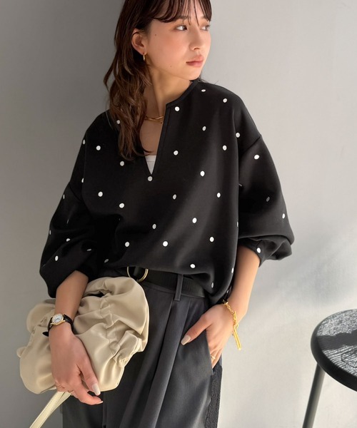 Classical Evon(クラシカルエヴォン)の「【Classical Evon】甘さ抑えて品よく映える。ドット刺繍袖ぽわんキーネックダンボールトップス(長袖)(Tシャツ/カットソー・レディース・ベージュ/ブラック/グレー・LARGE/MEDIUM/SMALL/X-LARGE)」の19枚目の写真