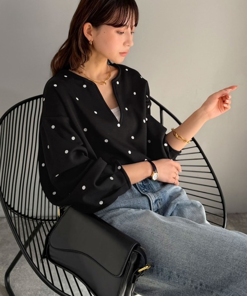 Classical Evon(クラシカルエヴォン)の「【Classical Evon】甘さ抑えて品よく映える。ドット刺繍袖ぽわんキーネックダンボールトップス(長袖)(Tシャツ/カットソー・レディース・ベージュ/ブラック/グレー・LARGE/MEDIUM/SMALL/X-LARGE)」の13枚目の写真