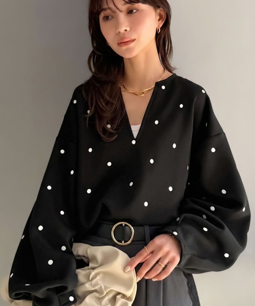 Classical Evon(クラシカルエヴォン)の「【Classical Evon】甘さ抑えて品よく映える。ドット刺繍袖ぽわんキーネックダンボールトップス(長袖)(Tシャツ/カットソー・レディース・ベージュ/ブラック/グレー・LARGE/MEDIUM/SMALL/X-LARGE)」の7枚目の写真