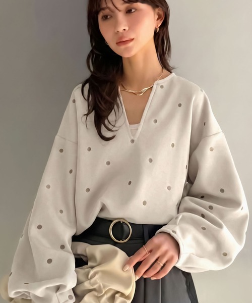 Classical Evon(クラシカルエヴォン)の「【Classical Evon】甘さ抑えて品よく映える。ドット刺繍袖ぽわんキーネックダンボールトップス(長袖)(Tシャツ/カットソー・レディース・ベージュ/ブラック/グレー・LARGE/MEDIUM/SMALL/X-LARGE)」の9枚目の写真