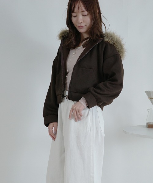 VIVID LADY(ビビッドレディー)の「【裏起毛】ファー付き ショート丈 ジップアップパーカー(パーカー・レディース・ブラウン/ネイビー/グレー/ブラック・FREE)」の14枚目の写真