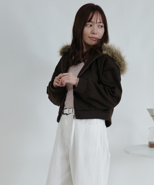 VIVID LADY(ビビッドレディー)の「【裏起毛】ファー付き ショート丈 ジップアップパーカー(パーカー・レディース・ブラウン/ネイビー/グレー/ブラック・FREE)」の15枚目の写真