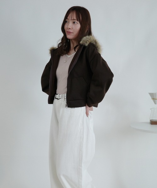 VIVID LADY(ビビッドレディー)の「【裏起毛】ファー付き ショート丈 ジップアップパーカー(パーカー・レディース・ブラウン/ネイビー/グレー/ブラック・FREE)」の17枚目の写真