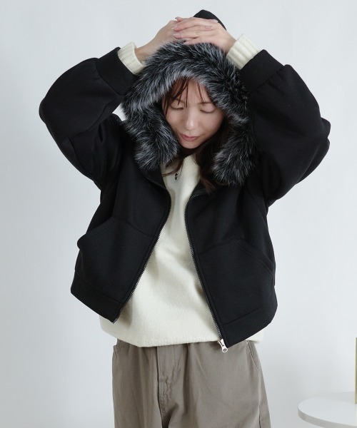 VIVID LADY(ビビッドレディー)の「【裏起毛】ファー付き ショート丈 ジップアップパーカー(パーカー・レディース・ブラウン/ネイビー/グレー/ブラック・FREE)」の21枚目の写真