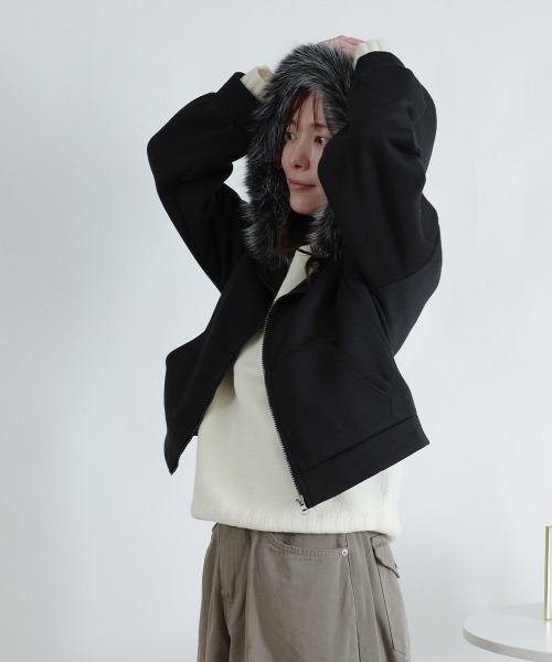 VIVID LADY(ビビッドレディー)の「【裏起毛】ファー付き ショート丈 ジップアップパーカー(パーカー・レディース・ブラウン/ネイビー/グレー/ブラック・FREE)」の22枚目の写真