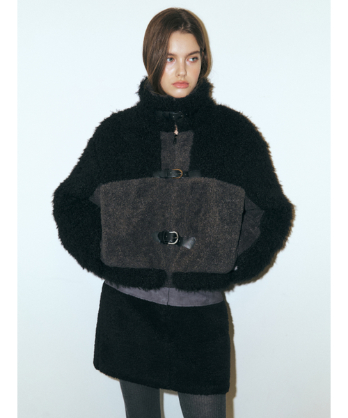 ETMON(エトモン)の「Mixed Shearling Mustang Coat, Black(ムートンコート・レディース・その他・FREE)」の4枚目の写真