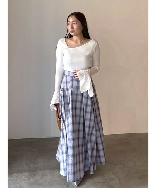 LAGUNAMOON(ラグナムーン)の「チェックタックフレアスカート 【夏服】(スカート・レディース・ブラック/ブルー・MEDIUM/SMALL)」の2枚目の写真