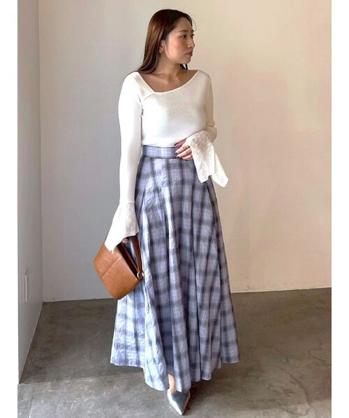 LAGUNAMOON(ラグナムーン)の「チェックタックフレアスカート 【夏服】(スカート・レディース・ブラック/ブルー・MEDIUM/SMALL)」の4枚目の写真