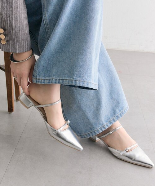 mystic（ミスティック）の「ポインテッドトゥストラップパンプス（パンプス・レディース・ブラック/シルバー・37/38/36）」の2枚目の写真