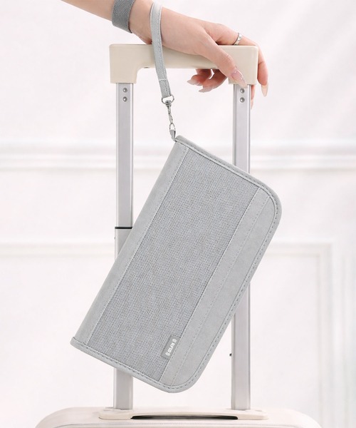 CALIFORNIA OUTFITTERS（カリフォルニア アウトフィッターズ）の「1D4-MT【RFIDブロッキング】メッシュ ストラップ付パスポートケース（パスポートケース・レディース・グレー/ブラック/ピンク/グリーン・ONESIZE）」の2枚目の写真