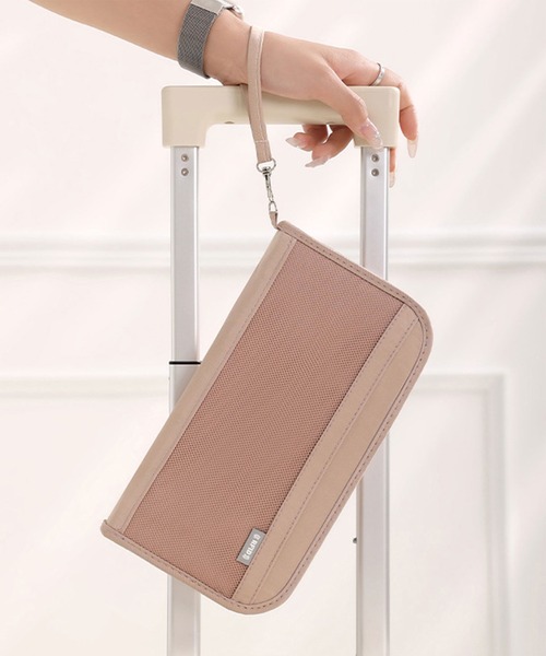 CALIFORNIA OUTFITTERS（カリフォルニア アウトフィッターズ）の「1D4-MT【RFIDブロッキング】メッシュ ストラップ付パスポートケース（パスポートケース・レディース・グレー/ブラック/ピンク/グリーン・ONESIZE）」の4枚目の写真