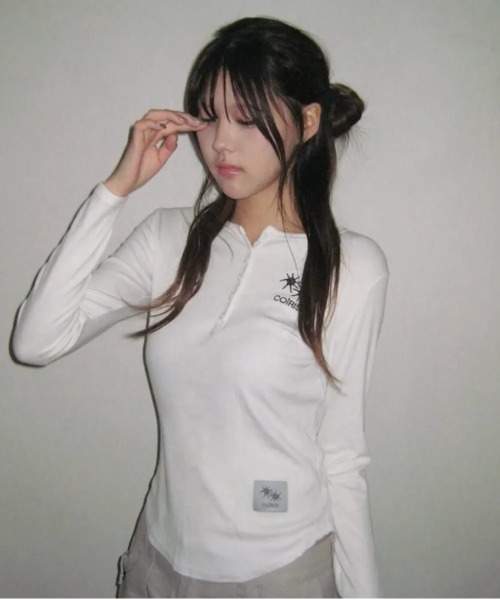 COIRIS_(コイリス)の「◇COIRIS◇ブランド直輸入正規品/アリーナ ボタン ロングスリーブ Tシャツ ARINA BUTTON LONG SELLVE T(Tシャツ/カットソー・レディース・グレー/ブラック/ホワイト/ベージュ・FREE)」の12枚目の写真