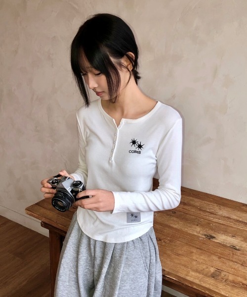 COIRIS_(コイリス)の「◇COIRIS◇ブランド直輸入正規品/アリーナ ボタン ロングスリーブ Tシャツ ARINA BUTTON LONG SELLVE T(Tシャツ/カットソー・レディース・グレー/ブラック/ホワイト/ベージュ・FREE)」の13枚目の写真