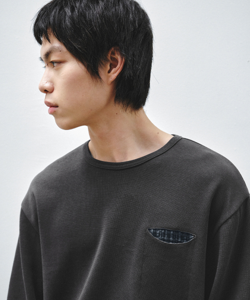 INTEMPOMOOD(インテンポムード)の「チェックインポケットロングスリーブ_チャコール(Tシャツ/カットソー・メンズ・チャコール・LARGE/MEDIUM)」の4枚目の写真