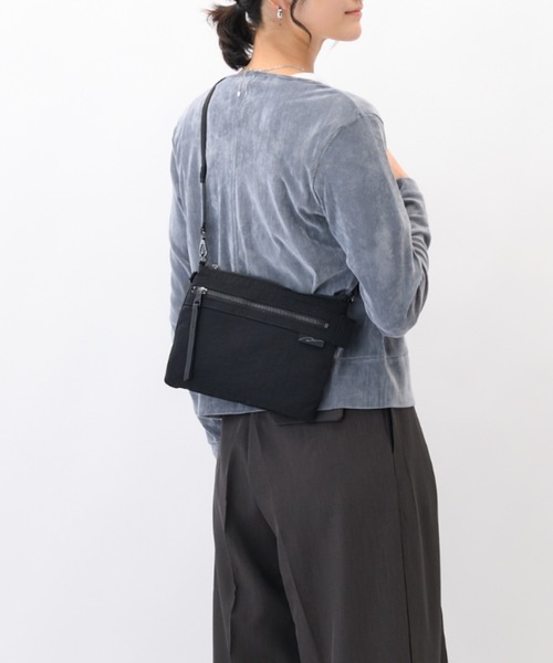 W&.Day/Night(ダブルアンド デイナイト)の「ショルダーバッグ キルッコ コレクション 2L シースルーポケット 19141(ショルダーバッグ・レディース・ブラック/ライトグレー系・FREE)」の2枚目の写真