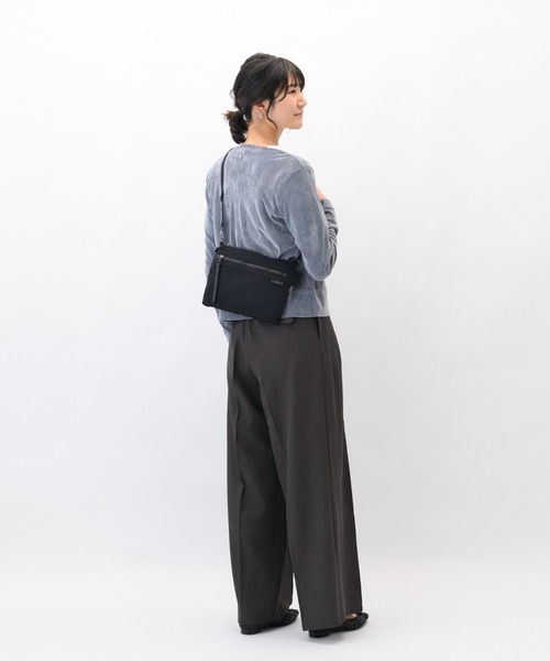 W&.Day/Night(ダブルアンド デイナイト)の「ショルダーバッグ キルッコ コレクション 2L シースルーポケット 19141(ショルダーバッグ・レディース・ブラック/ライトグレー系・FREE)」の4枚目の写真