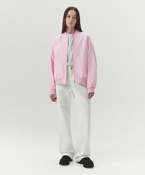 LEVAR（レバー）の「Comfort Silky Bomber Jacket - Pink（ナイロンジャケット・レディース・PINK・FREE）」の2枚目の写真