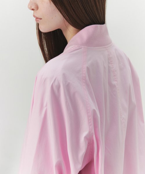 LEVAR（レバー）の「Comfort Silky Bomber Jacket - Pink（ナイロンジャケット・レディース・PINK・FREE）」の3枚目の写真