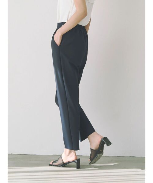 TONAL(トーナル)の「360°ストレッチスリムテーパードパンツ(その他パンツ・レディース・ネイビー/ブラック/オフホワイト・MEDIUM/SMALL/LARGE)」の2枚目の写真