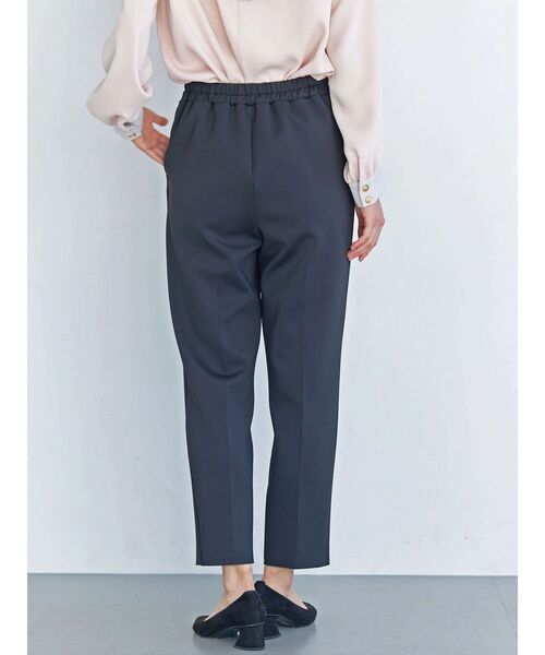 TONAL(トーナル)の「360°ストレッチスリムテーパードパンツ(その他パンツ・レディース・ネイビー/ブラック/オフホワイト・MEDIUM/SMALL/LARGE)」の9枚目の写真
