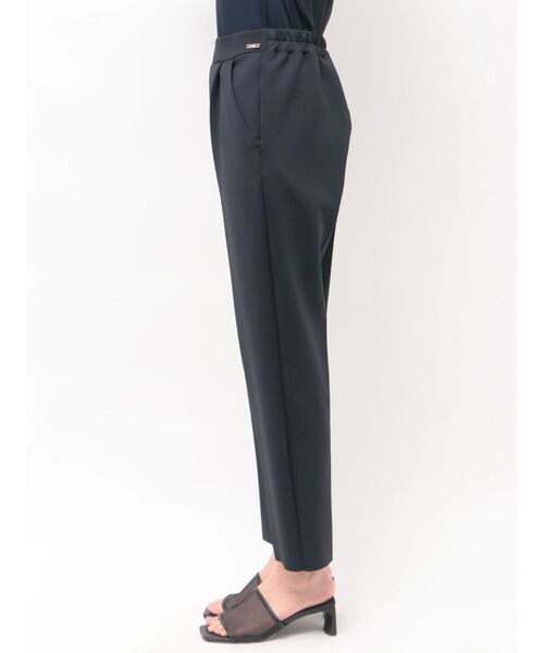 TONAL(トーナル)の「360°ストレッチスリムテーパードパンツ(その他パンツ・レディース・ネイビー/ブラック/オフホワイト・MEDIUM/SMALL/LARGE)」の20枚目の写真