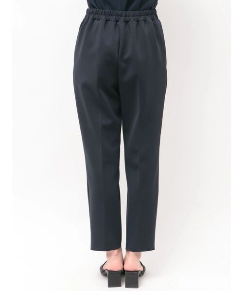 TONAL(トーナル)の「360°ストレッチスリムテーパードパンツ(その他パンツ・レディース・ネイビー/ブラック/オフホワイト・MEDIUM/SMALL/LARGE)」の21枚目の写真