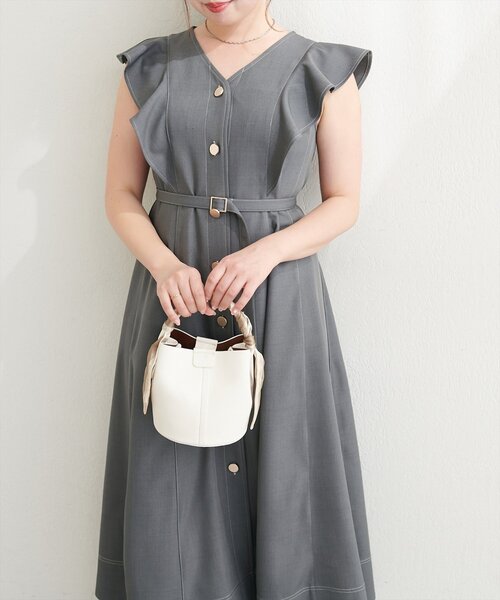 natural couture(ナチュラルクチュール)の「〈canami〉配色ステッチラッフル袖ワンピース(ワンピース・レディース・ネイビー/ピンク/ライトベージュ/チャコールグレー・FREE)」の19枚目の写真