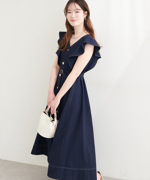natural couture(ナチュラルクチュール)の「〈canami〉配色ステッチラッフル袖ワンピース(ワンピース・レディース・ネイビー/ピンク/ライトベージュ/チャコールグレー・FREE)」の7枚目の写真