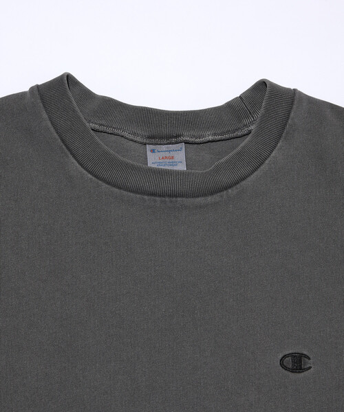 Champion(チャンピオン)の「Champion/チャンピオン 別注 ピグメント ワンポイント Tシャツ(Tシャツ/カットソー・メンズ・マスタード/ナチュラル/ネイビー/ブルーグリーン/ブラック・LARGE/MEDIUM/SMALL)」の8枚目の写真