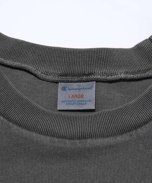 Champion(チャンピオン)の「Champion/チャンピオン 別注 ピグメント ワンポイント Tシャツ(Tシャツ/カットソー・メンズ・マスタード/ナチュラル/ネイビー/ブルーグリーン/ブラック・LARGE/MEDIUM/SMALL)」の9枚目の写真