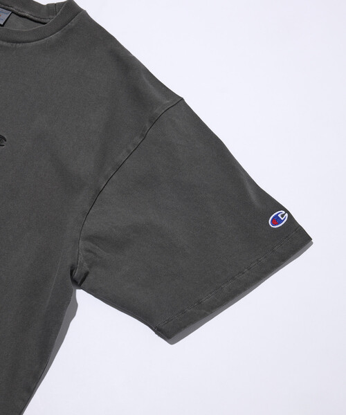 Champion(チャンピオン)の「Champion/チャンピオン 別注 ピグメント ワンポイント Tシャツ(Tシャツ/カットソー・メンズ・マスタード/ナチュラル/ネイビー/ブルーグリーン/ブラック・LARGE/MEDIUM/SMALL)」の12枚目の写真