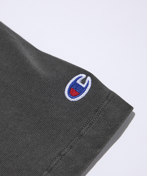 Champion(チャンピオン)の「Champion/チャンピオン 別注 ピグメント ワンポイント Tシャツ(Tシャツ/カットソー・メンズ・マスタード/ナチュラル/ネイビー/ブルーグリーン/ブラック・LARGE/MEDIUM/SMALL)」の13枚目の写真