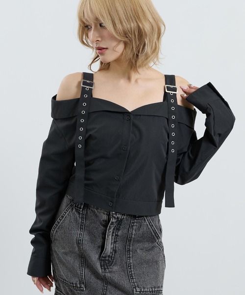 ANAP(アナップ)の「ベルトデザイン オフショルダー ブラウス(シャツ/ブラウス・レディース・グレイッシュベージュ/ライトブルー/ダークグレー・F)」の4枚目の写真
