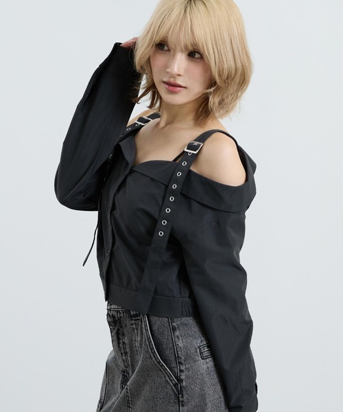 ANAP(アナップ)の「ベルトデザイン オフショルダー ブラウス(シャツ/ブラウス・レディース・グレイッシュベージュ/ライトブルー/ダークグレー・F)」の6枚目の写真