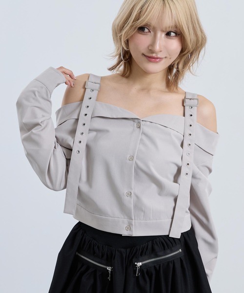 ANAP(アナップ)の「ベルトデザイン オフショルダー ブラウス(シャツ/ブラウス・レディース・グレイッシュベージュ/ライトブルー/ダークグレー・F)」の9枚目の写真