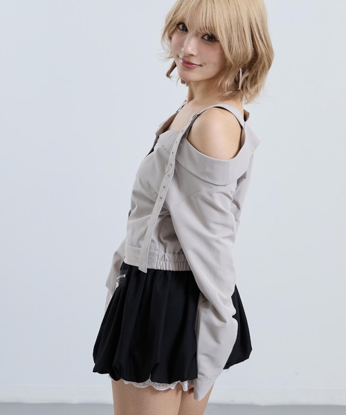 ANAP(アナップ)の「ベルトデザイン オフショルダー ブラウス(シャツ/ブラウス・レディース・グレイッシュベージュ/ライトブルー/ダークグレー・F)」の10枚目の写真