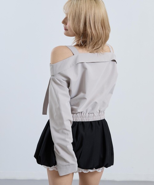 ANAP(アナップ)の「ベルトデザイン オフショルダー ブラウス(シャツ/ブラウス・レディース・グレイッシュベージュ/ライトブルー/ダークグレー・F)」の11枚目の写真