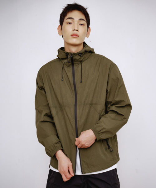 KALAPATTHAR(カラパタール)の「AIRY RIPSTOP NYLON TWO-WAY WIND BREAKER - KHAKI(ナイロンジャケット・メンズ・その他・MEDIUM/LARGE/X-LARGE)」の1枚目の写真
