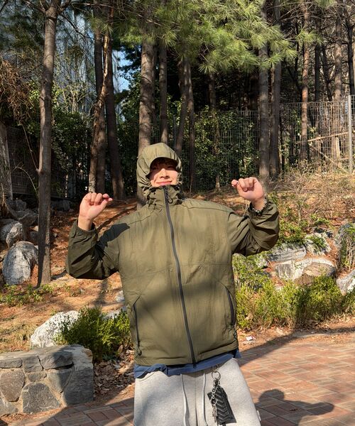 KALAPATTHAR(カラパタール)の「AIRY RIPSTOP NYLON TWO-WAY WIND BREAKER - KHAKI(ナイロンジャケット・メンズ・その他・MEDIUM/LARGE/X-LARGE)」の2枚目の写真