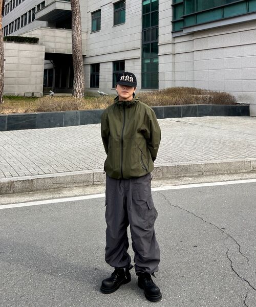KALAPATTHAR(カラパタール)の「AIRY RIPSTOP NYLON TWO-WAY WIND BREAKER - KHAKI(ナイロンジャケット・メンズ・その他・MEDIUM/LARGE/X-LARGE)」の3枚目の写真