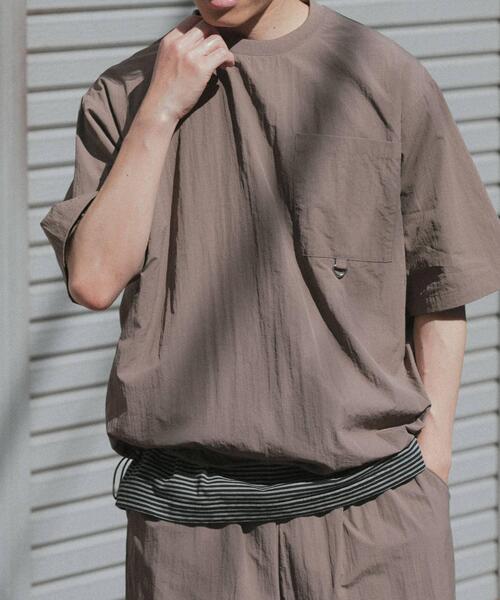 ITEMS URBANRESEARCH(アイテムズ アーバンリサーチ)の「『接触冷感/撥水/イージーケア/UVカット』タスランナイロンクルーネックドロストTシャツ(Tシャツ/カットソー・メンズ・ベージュ系その他/チャコールグレー/ブラック・MEDIUM/LARGE)」の3枚目の写真