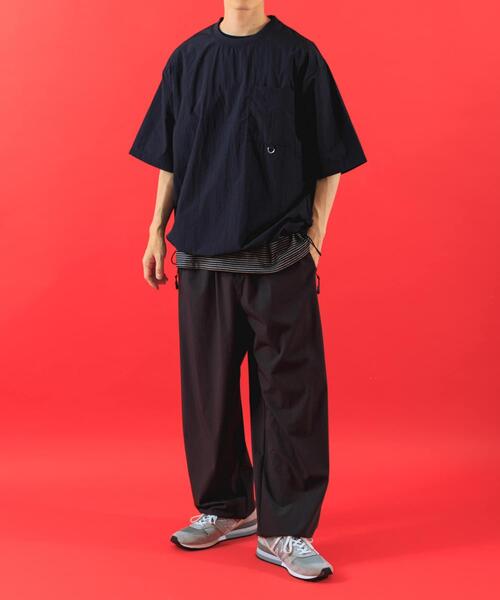 ITEMS URBANRESEARCH（アイテムズ アーバンリサーチ）の「『接触冷感/撥水/イージーケア/UVカット』タスランナイロンクルーネックドロストTシャツ（Tシャツ/カットソー・メンズ・ベージュ系その他/チャコールグレー/ブラック・MEDIUM/LARGE）」の7枚目の写真